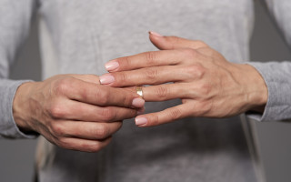 Судебная волокита из-за «пропавших документов»: Верховный Суд поставил точку в разводе длиной в два года