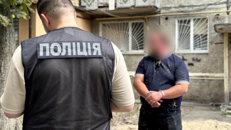 Сцена из боевика на улицах Одессы: мужчина с пистолетом отобрал автомобиль у таксиста