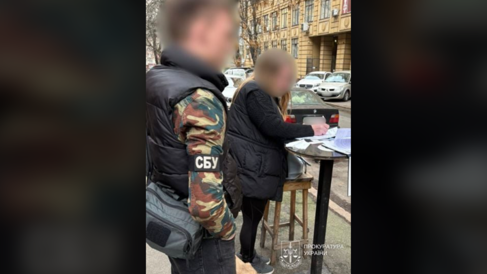 Нотариус зарегистрировала право собственности на здание в центре Киева без документов — ей сообщено о подозрении