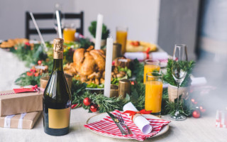 Какие продукты стоит купить к Новому году уже сейчас, а какие — в последние дни: полный гид покупок