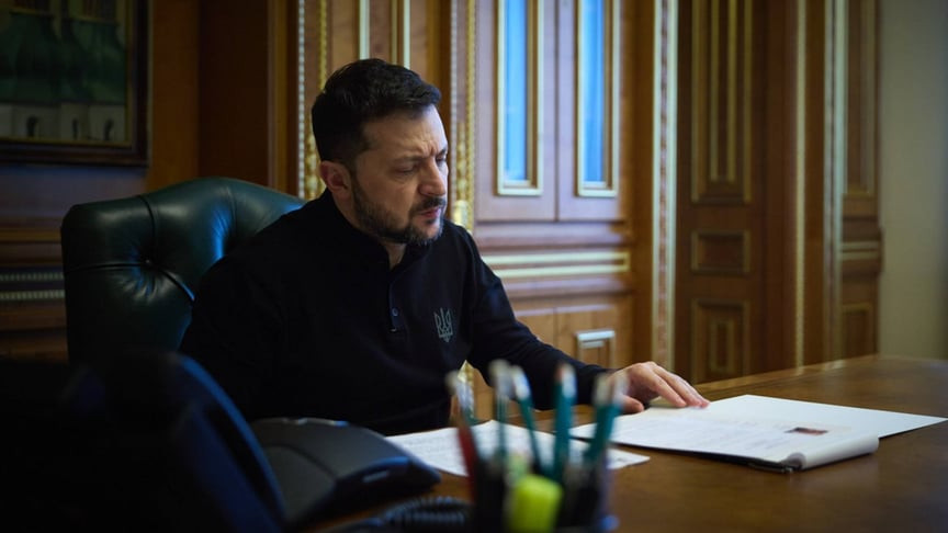 Власники зруйнованих будівель отримають землю без аукціонів – Зеленський підписав закон