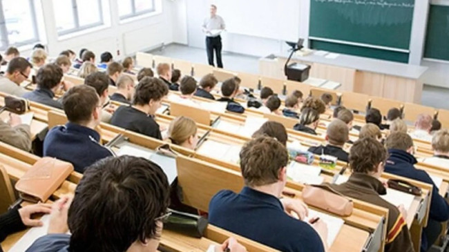 Количество поступающих мужчин старше 25 лет сократилось более чем вдвое — МОН