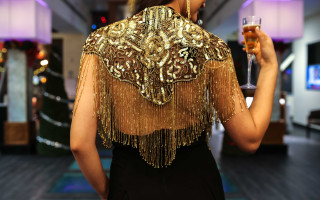 В чем встречать Новый год 2026: значение цветов одежды и как выбрать свой образ