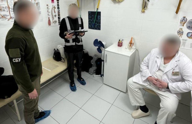 У Києві лікаря підозрюють у вимаганні 30 тисяч гривень з пораненого військового за безкоштовну операцію