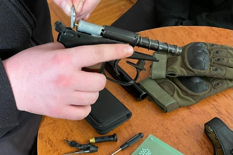В Трускавце полиция обнаружила у школьника пневматический пистолет