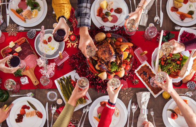 Як уберегти себе від переїдання на свята — поради медиків
