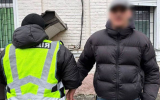 У Києві затримали молодика, який влаштував бійку та розпилив сльозогінний газ у метро