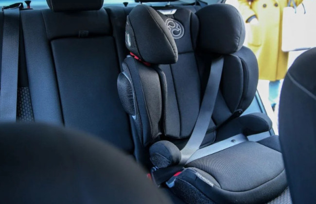 Водителям напомнили о штрафах за перевозку детей без автокресел