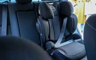 Водіям нагадали про штрафи за перевезення дітей без автокрісел