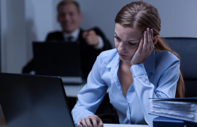 Мобінг на роботі – коли можна звільнитися без відпрацювання і яку компенсацію можна отримати