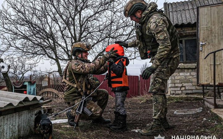 Из Сумской области бронированным транспортом эвакуируют гражданских на фоне слухов о вывозе украинцев в РФ