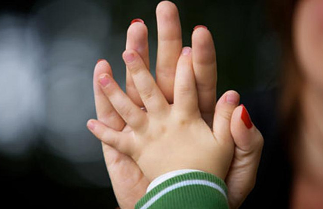 Помощь одиноким матерям и отцам: выплачивается ли, если на детей уже есть другие выплаты