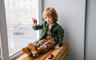 На Черкащині суд покарав матір, яка вдарила сина по обличчю, бо він пішов гратися без дозволу