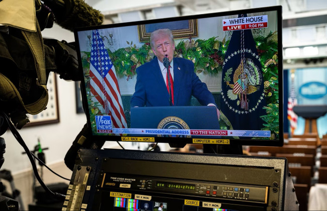 Во время выступления о ценах и экономике США Трамп вспомнил белье Мелании и обыск ФБР