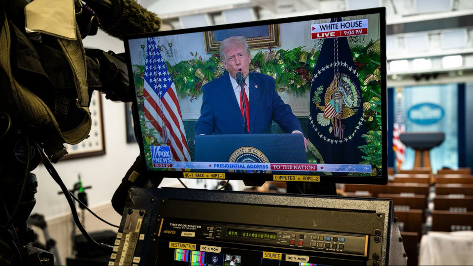 Во время выступления о ценах и экономике США Трамп вспомнил белье Мелании и обыск ФБР