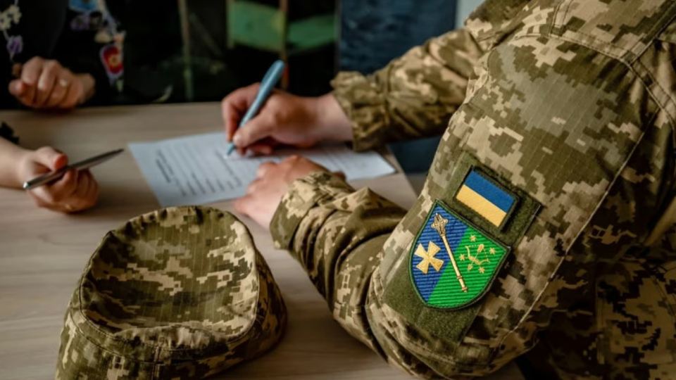 В Раде предлагают урегулировать права и гарантии для работников военных администраций