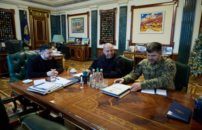Владимир Зеленский заслушал доклад Рустема Умерова и Андрея Гнатова после поездки в США