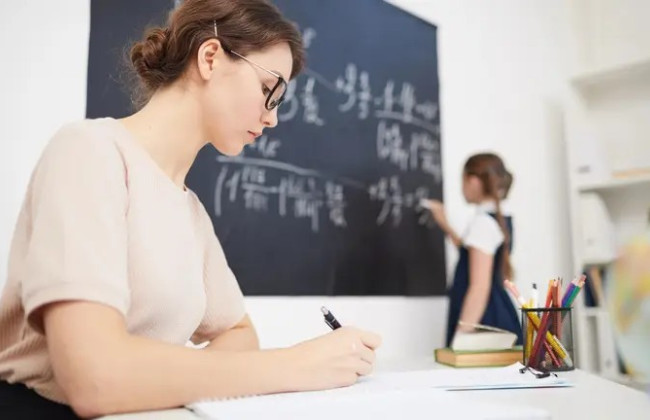 Підвищення зарплат учителям: МОН винесе на обговорення чотири моделі оплати праці