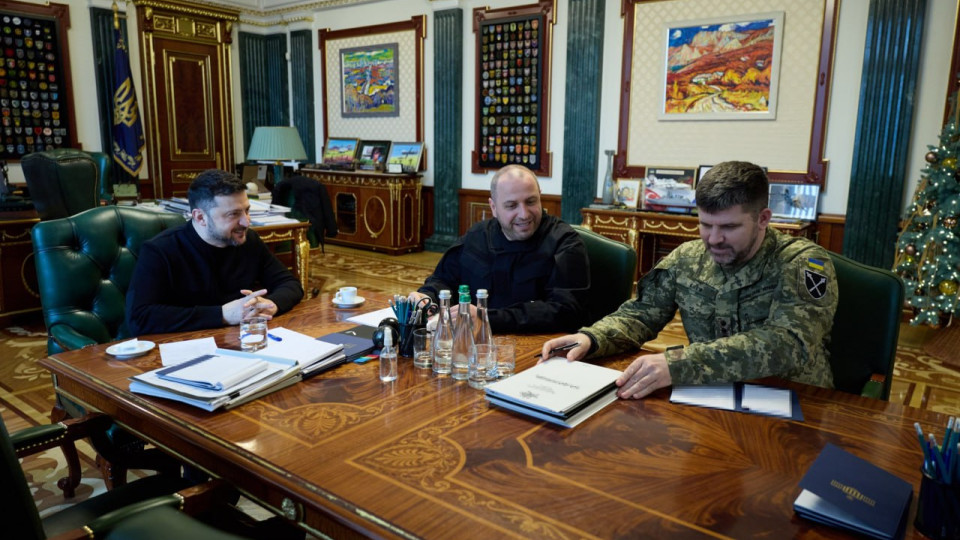 Владимир Зеленский заслушал доклад Рустема Умерова и Андрея Гнатова после поездки в США