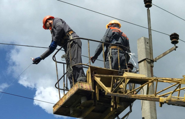 Кабмін дозволив передавати енергетичне обладнання операторам мереж без аукціонів