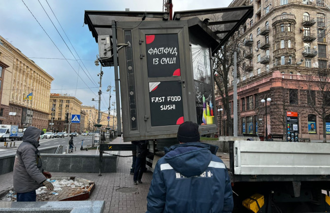 На Хрещатику у Києві демонтували перший МАФ – на черзі ще 18