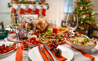 Новорічний стіл-2026: скільки коштуватимуть олів’є, «шуба» та інше святкове меню