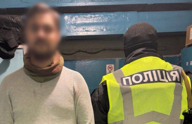 У Києві чоловік поранив ножем двох пасажирів метро