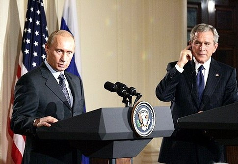 В 2000-х годах Путин на встрече с Бушем хотел вступить в НАТО – в США рассекретили материалы