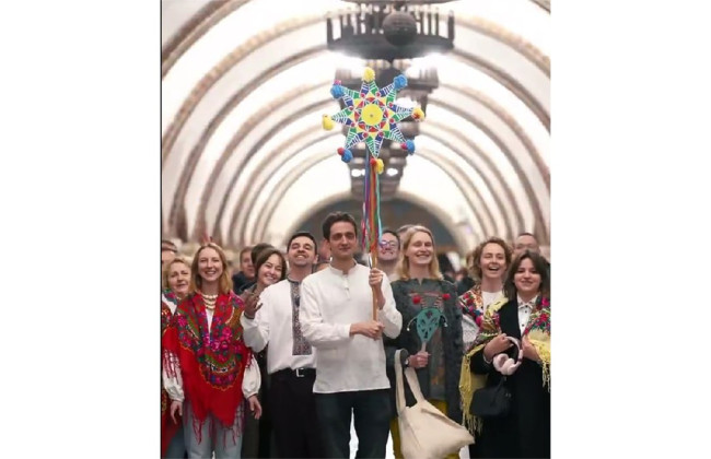 Посольства Німеччини, Великої Британії та Франції привітали українців «Щедриком» у метро – відео