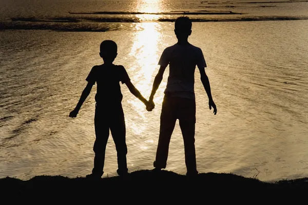 Алкоголь, отсутствие жилья и работы – суд лишил отца родительских прав и передал двух детей под опеку тети