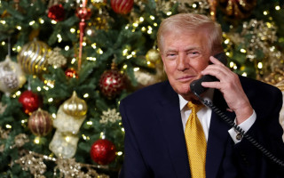 Трамп пожартував дітям, що перевірить, щоб «поганий Санта» не «проникнув» в США