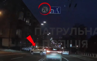 Розворот обернувся штрафом — у Києві покарали водія Toyota, відео