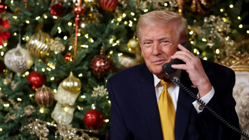 Трамп пошутил детям, что проверит, чтобы «плохой Санта» не «проник» в США