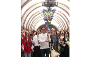 Посольства Німеччини, Великої Британії та Франції привітали українців «Щедриком» у метро – відео