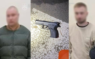 Двое молодых людей с пистолетом заставили водителя катать их по Киеву – чем все закончилось