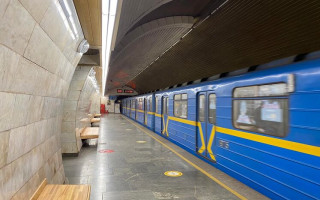 У Києві змінено рух поїздів червоній лінії метро через брак електроенергії