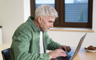 Як пенсіонеру пройти ідентифікацію через закордонні дипломатичні установи — відеоінструкція