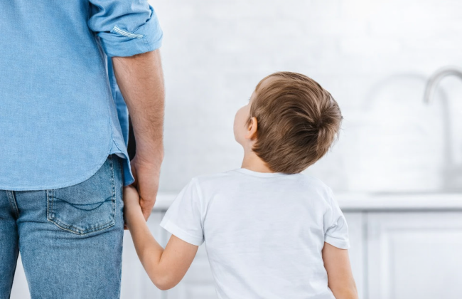 Мать платила по 250 гривен: отец, который самостоятельно воспитывает троих детей, через суд добился изменения алиментов