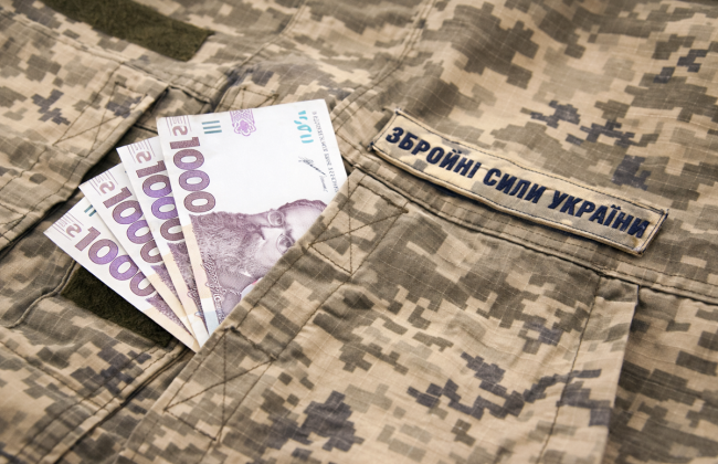 Апеляційний суд підтвердив обов’язок військового сплачувати аліменти на повнолітню доньку, яка навчається в Британії