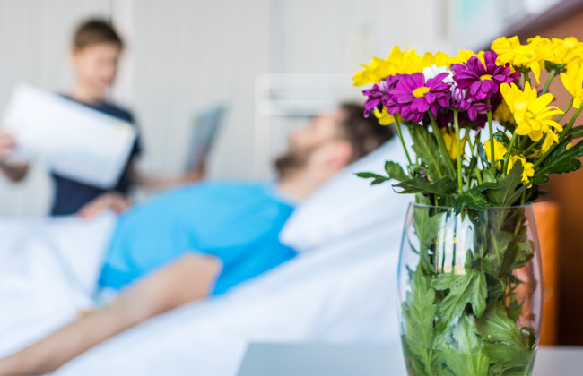 Кому і за яких умов виплачують лікарняні у розмірі 100% зарплати — пояснення