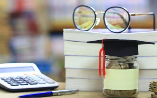 Заробітну плату педагогам підвищать на 30% — у МОН повідомили, скільки буде виділено коштів