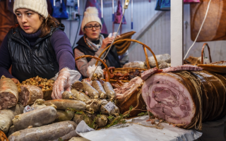 Купуєте домашній сир, бринзу або ковбасу на ярмарках: правила безпечного вибору продуктів