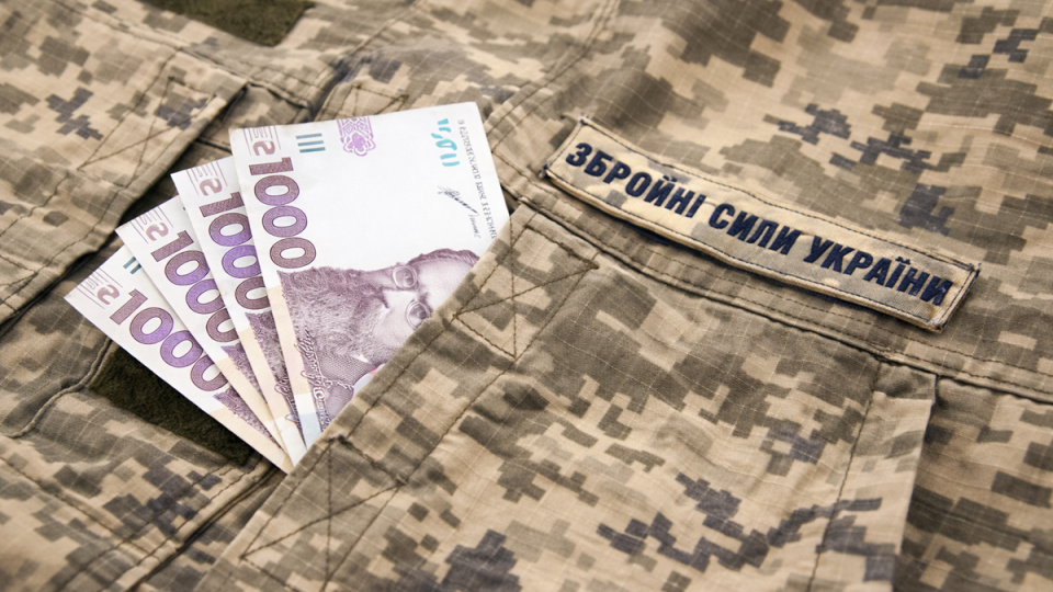 Апеляційний суд підтвердив обов’язок військового сплачувати аліменти на повнолітню доньку, яка навчається в Британії