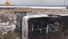 На Франківщині сталася смертельна ДТП — автобус з’їхав у кювет і перекинувся на бік, відео