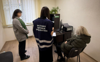 Нарахувала колезі премію майже 500 тисяч гривень: у Хусті підозрюють колишню головну бухгалтерку міськради