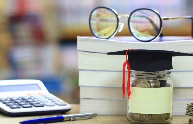 Заробітну плату педагогам підвищать на 30% — у МОН повідомили, скільки буде виділено коштів