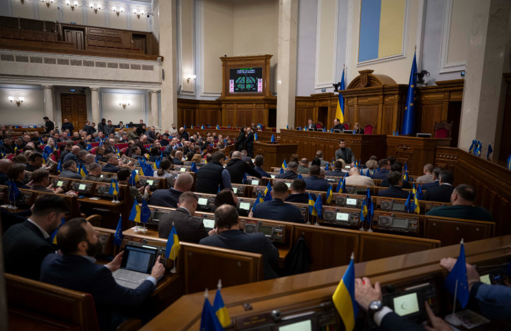 Українська в усіх сферах соціального життя:  Рада посилить функціонування державної мови