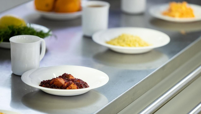 В Україні з вересня 2026 року безкоштовне харчування буде для всіх учнів 1-11 класів