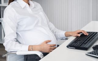 Чи зберігається декретна відпустка під час призупинення трудового договору — відповідь Держпраці