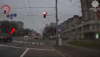 В Киеве наказали водителя Hyundai, который на глазах у полиции проехал на красный сигнал светофора, видео